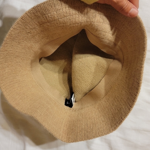 Elegant Tan Women\'s Hat with Bow Accent